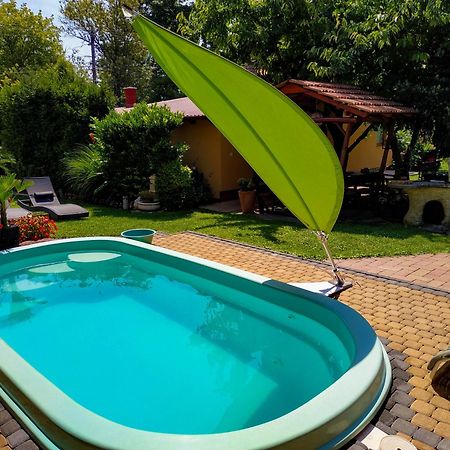 Rozsa Apartman Alsoors Luaran gambar