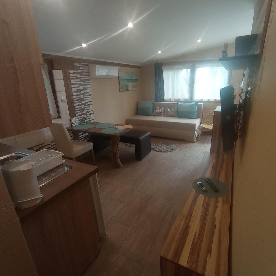 Rozsa Apartman Alsoors Luaran gambar