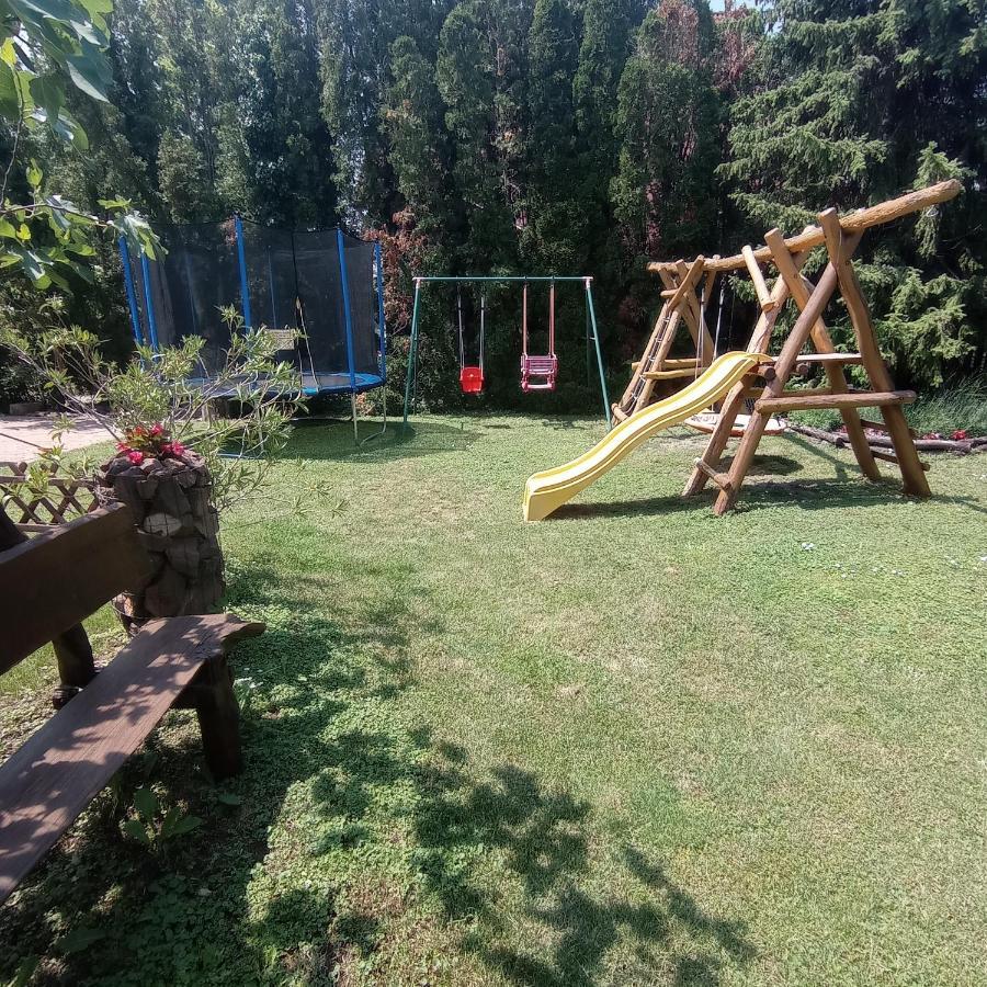 Rozsa Apartman Alsoors Luaran gambar