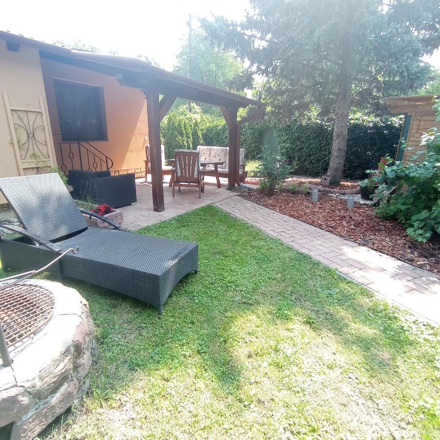 Rozsa Apartman Alsoors Luaran gambar