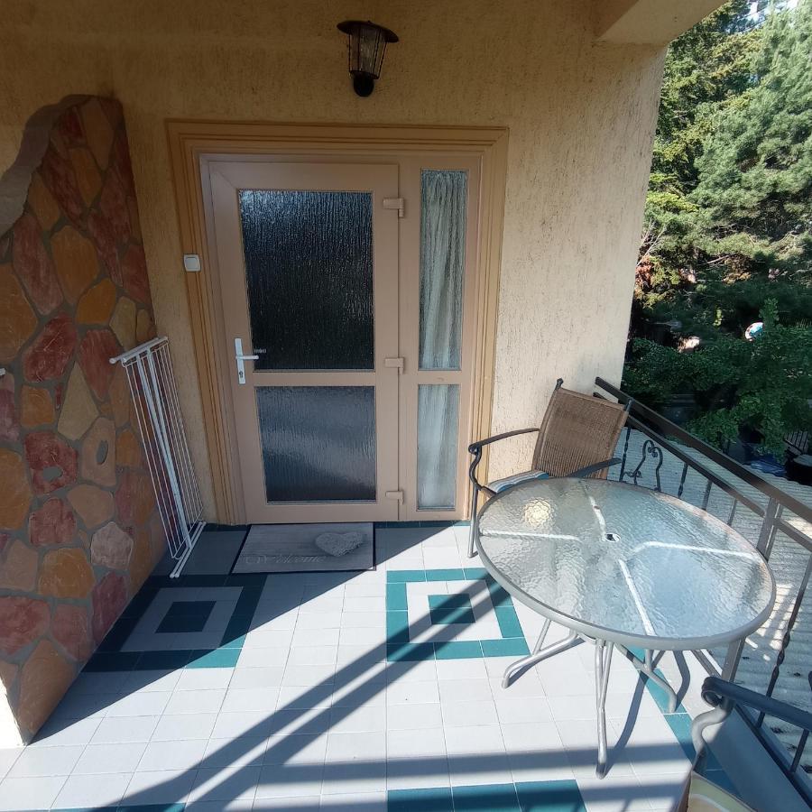 Rozsa Apartman Alsoors Luaran gambar
