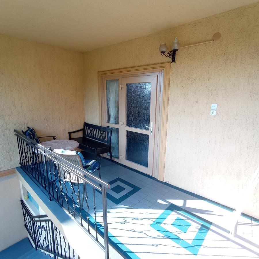 Rozsa Apartman Alsoors Luaran gambar