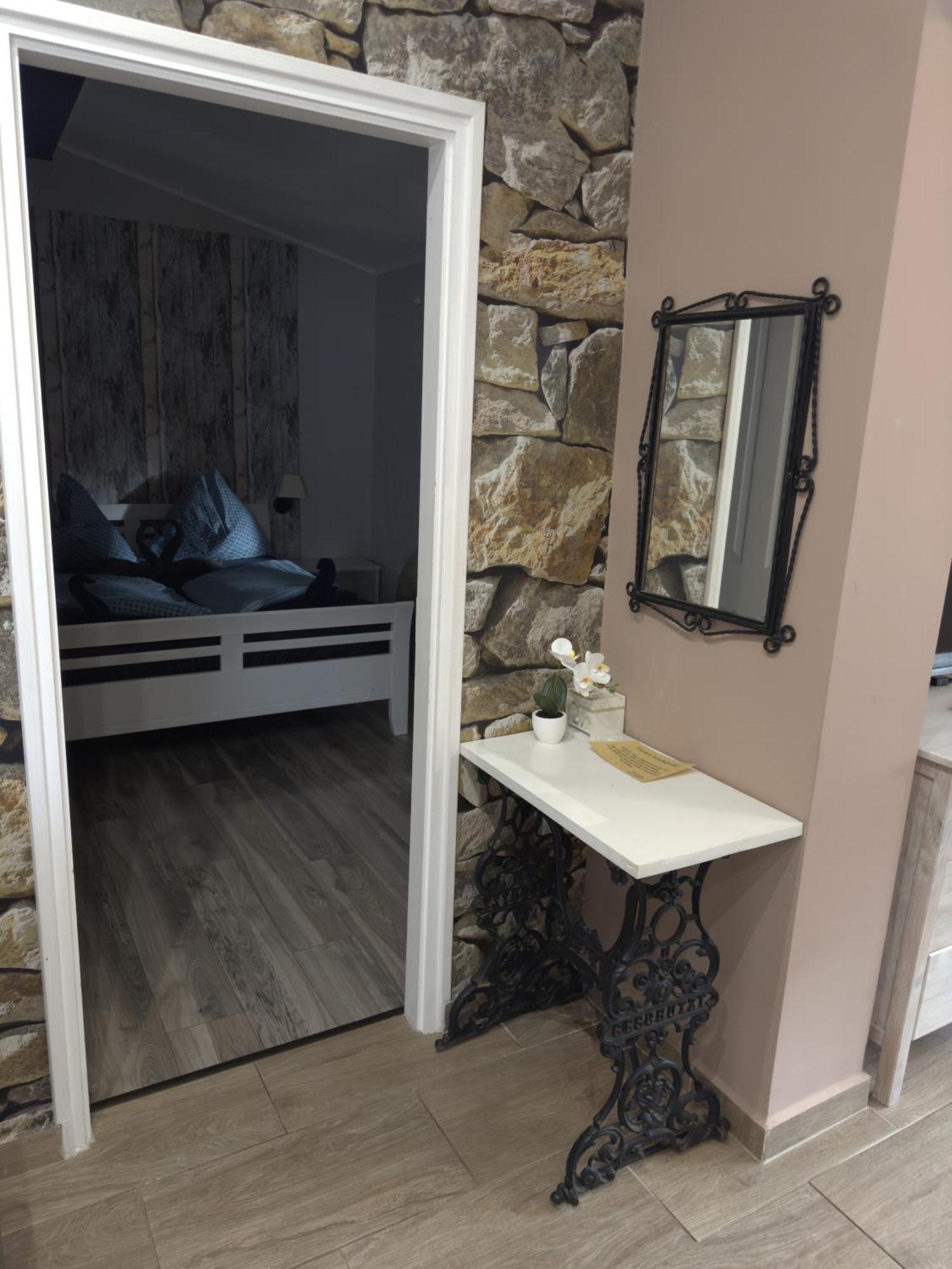 Rozsa Apartman Alsoors Bilik gambar