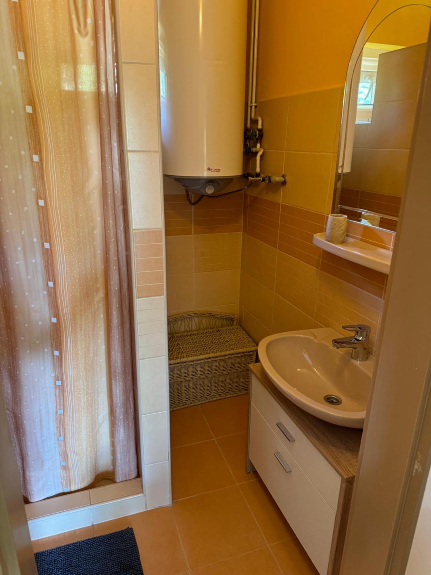 Rozsa Apartman Alsoors Bilik gambar