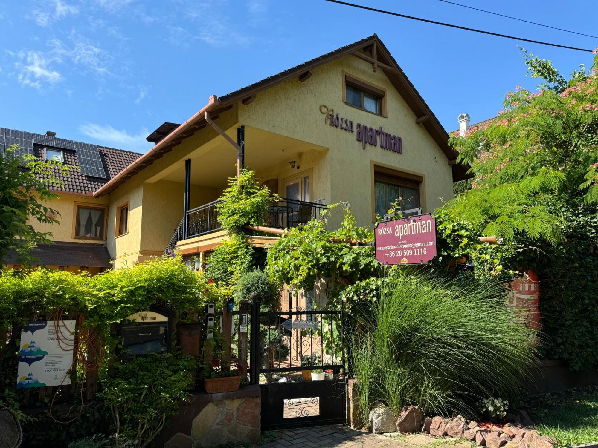 Rozsa Apartman Alsoors Luaran gambar